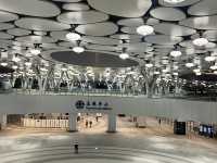 雲朵造型的高雄車站