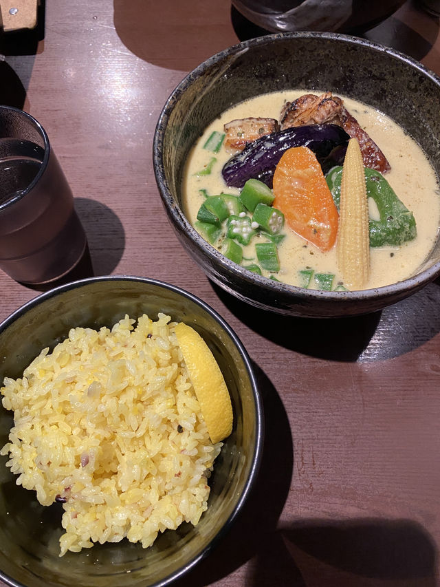 【北海道｜札幌近郊冬季限定】湯咖哩暖胃→雪中頭大佛＋復活島摩艾→白之戀人公園夜燈全亮，完美一天