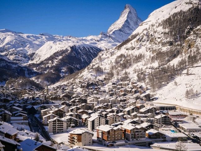 Skiing Beneath the Matterhorn: The Ultimate Zermatt Guide 🇨🇭⛷️