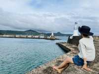 《星砂灣的雙燈塔海景，美得像沖繩一樣迷人》