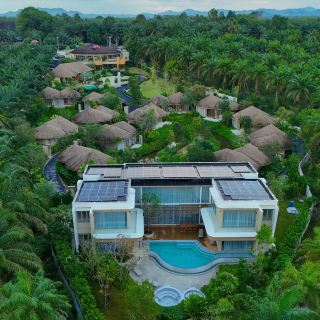 Mahatsachan Khlong Thom (The Wonders of Khlong Thom, Krabi Province)