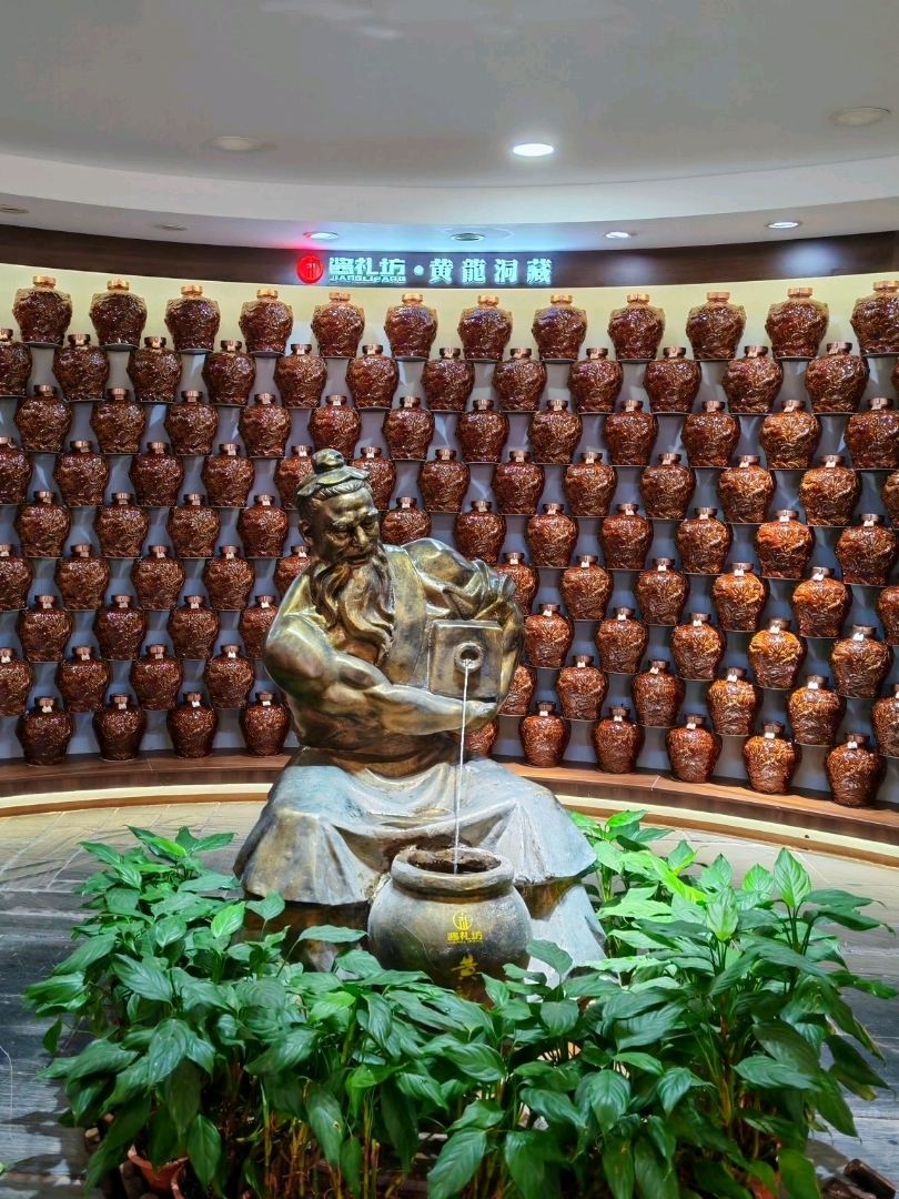 只有在中國,洞穴旅遊才會被重新構想,將古老乏味的鐘乳石和石筍｜Trip