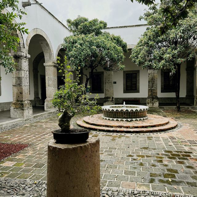 墨西哥 瓜達拉哈拉 很值得來參觀的Hospicio Cabañas 美術館 
