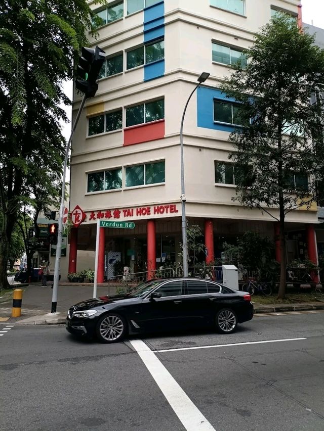“Compact Convenience: Friendly Stays by Farrer Park MRT”