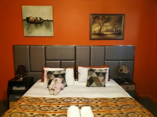 🏨Hotel Inn Or Art Gallery?🖼️