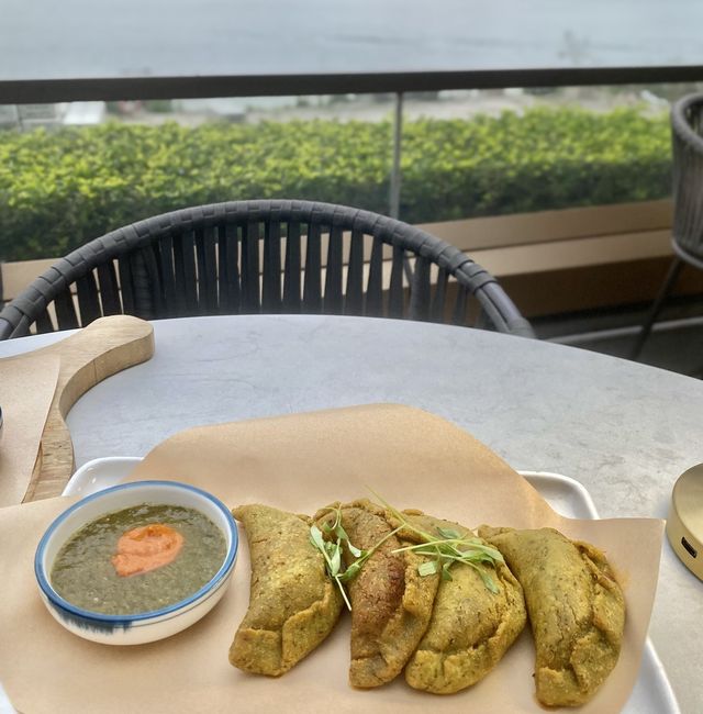 邊嘆海景望住飛機✈️升降 邊品賞墨西哥菜🇲🇽