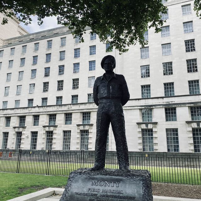 City Strolls: Exploring London’s Iconic Core