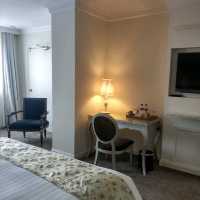 “Riverside Retreat: Roomy, Convenient & Charming”