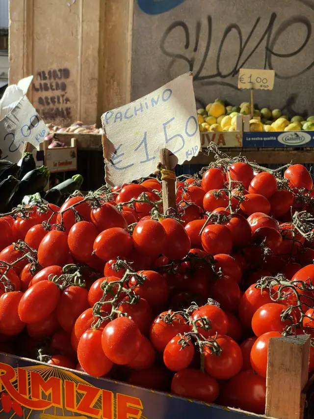 Sicilian streets and flavours 