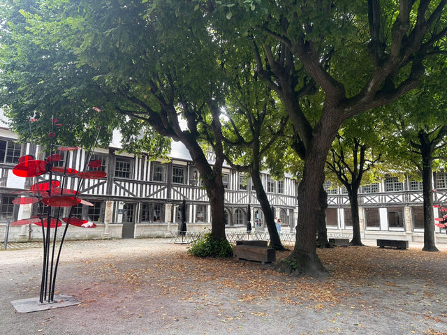 From ossuary to school - history of one french cemetery 
