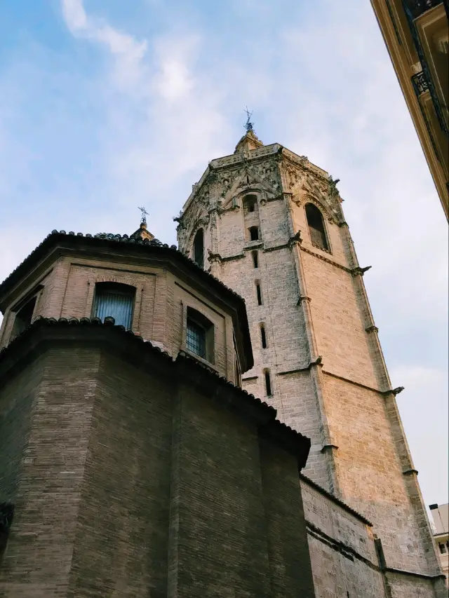 ⛪ Valencia Cathedral: Where History and Beauty Meet ✨