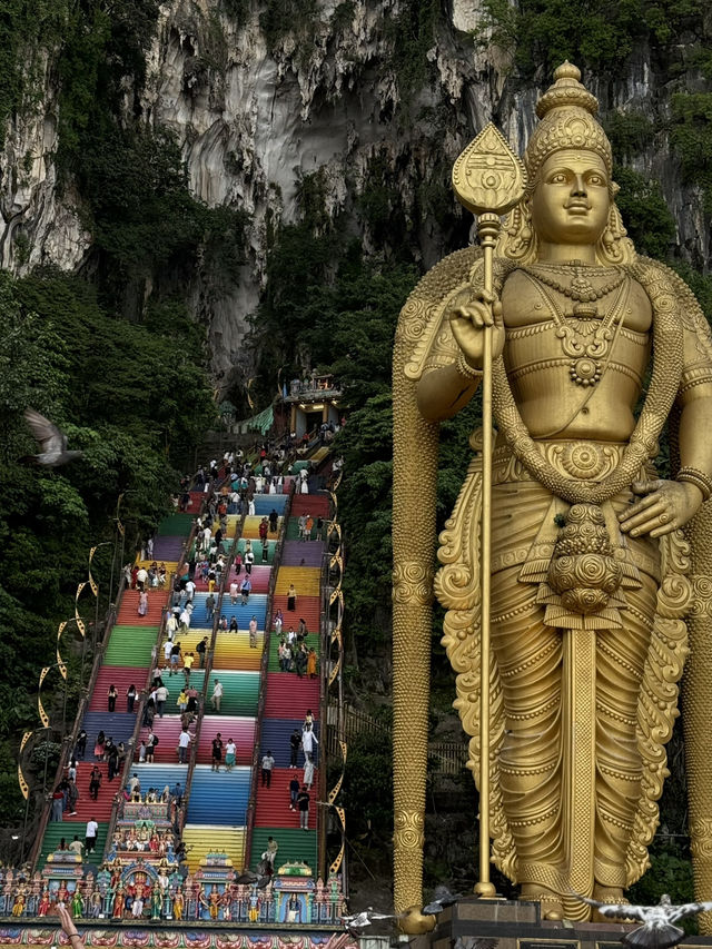 Batu Caves чудо в нескольких километров от центра Kuala Lumpur 