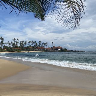 斯里蘭卡迪克韋拉風景如畫的海灘。