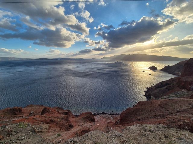 🌊💙 The Hidden Magic of Amoudi Bay: Oia’s Most Breathtaking Descent 🌊💙 The Hidden Magic of Amoudi Bay: Oia’s Most Breathtaking Descent
