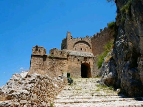 ความสุขท่ามกลางซากปรักหักพังอันสดใส☀️