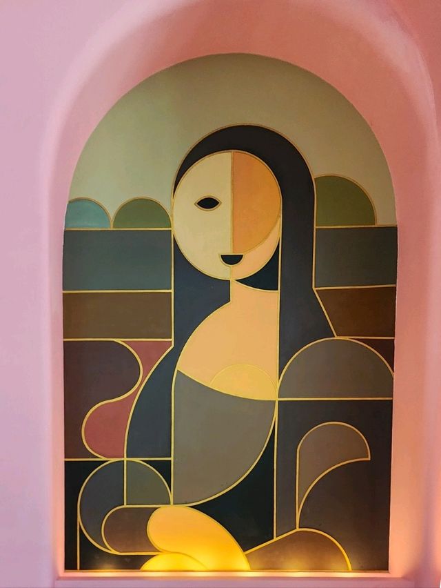 Sun Signature Gallery in Sunset Town: a free stop near Fountain Square