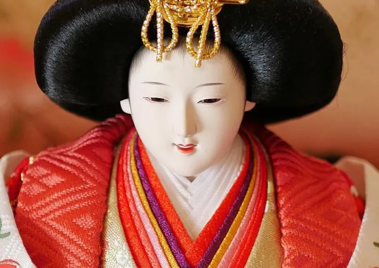 【ひな祭り】何をする日？由来や過ごし方、食べ物・ケーキの予約と飾りの意味を徹底解説！