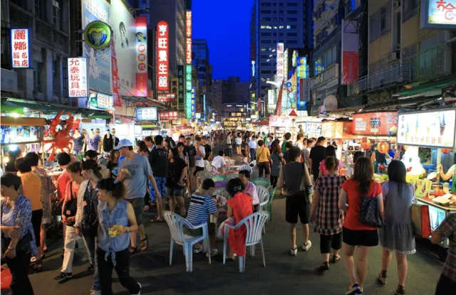 高雄一日遊戶外景點 #7 六合夜市
