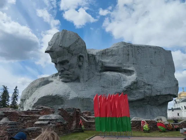 Монумент 