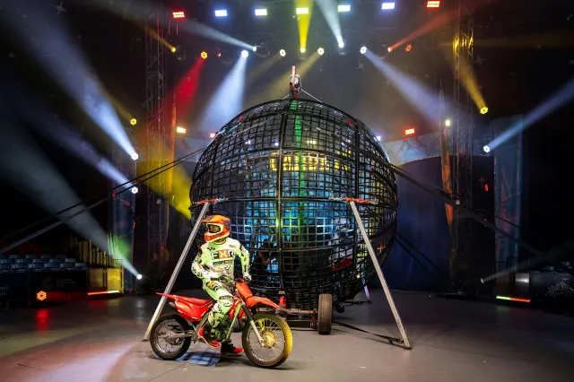 AIA嘉年華2025雜技演出