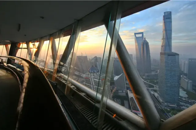 Shanghai Oriental Pearl Tower | Must-See Features and Attractions
