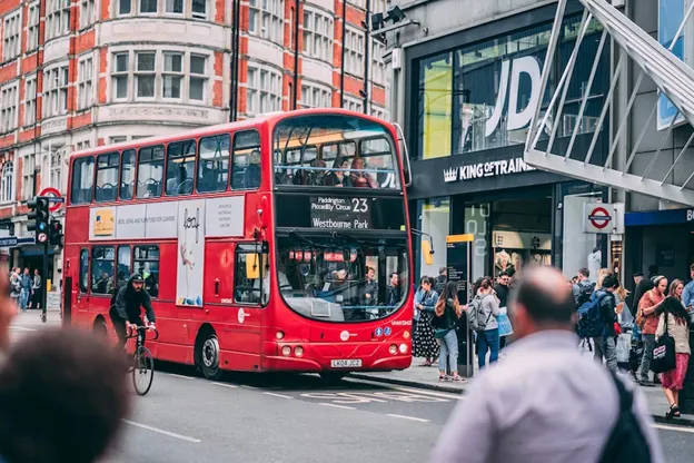 Autobus rosso a Oxford Street a Londra