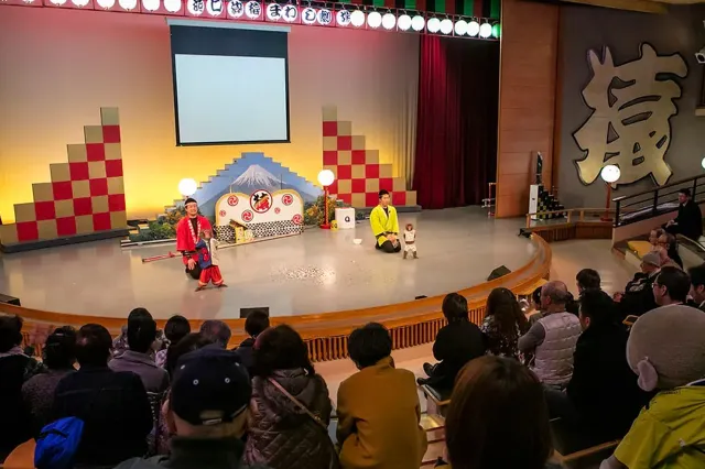 富士お猿の里・河口湖猿まわし劇場