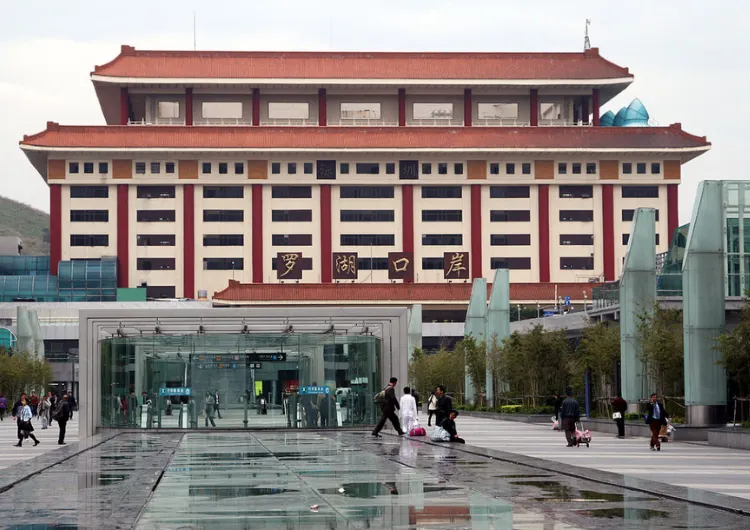 【羅湖口岸懶人包2025】11月5日起開放「刷臉」通關！羅湖口岸開放時間+過關+交通+高鐵+泊車+酒店