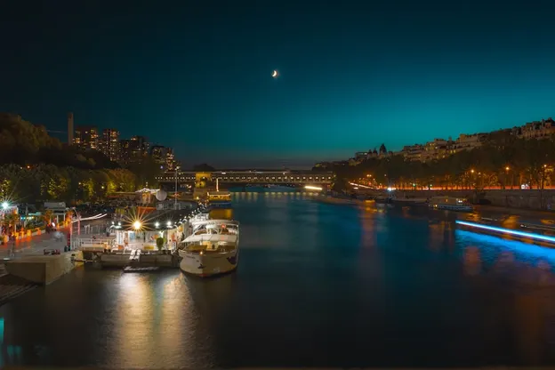 Die Seine bei Nacht in Paris