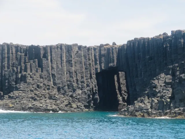 澎湖藍洞（北岸海蝕洞）