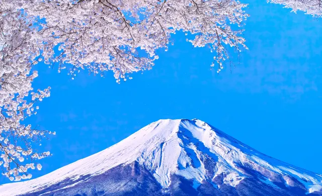 富士山初冠雪