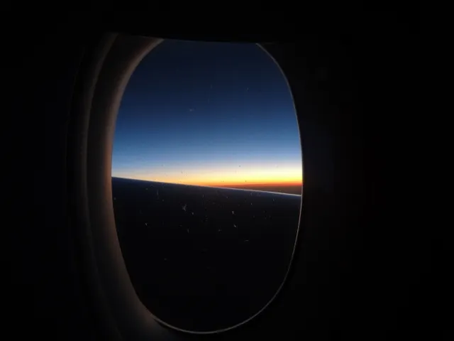 機内