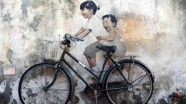 Дети на велосипеде в Джорджтауне