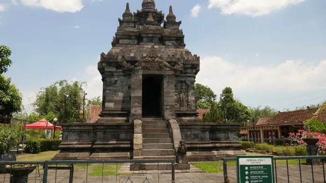 candi pawon view