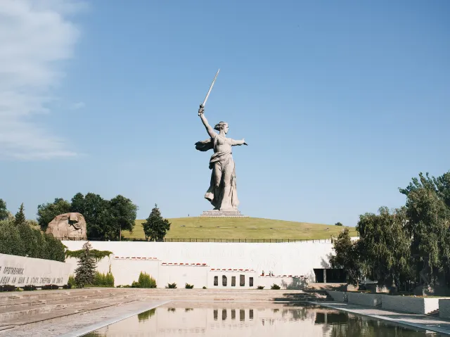 Величественный монумент Родина-мать