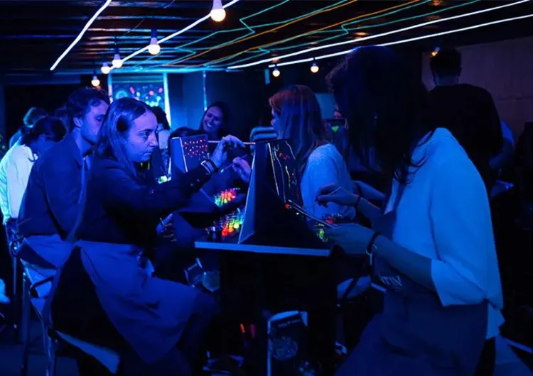 Paint in the Dark - A drink & paint workshop in the dark!