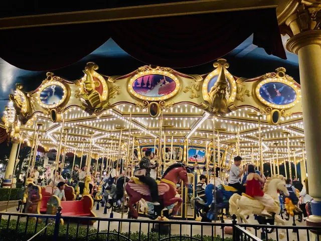 «Карусель Фантазии» (Fantasia Carousel) шанхайский диснейленд