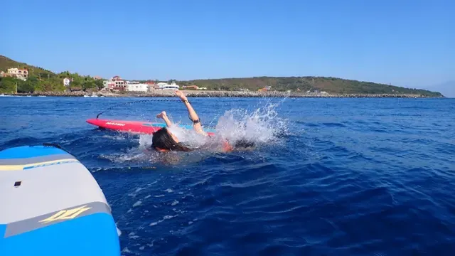 ついに一緒に水に落ちました...