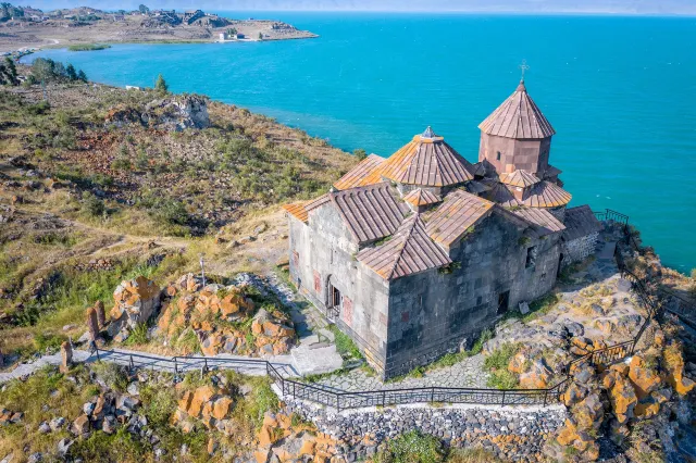 Озеро Севан и монастрырь Севанаванк