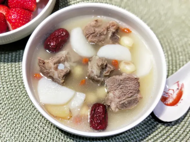 山藥蓮子排骨湯