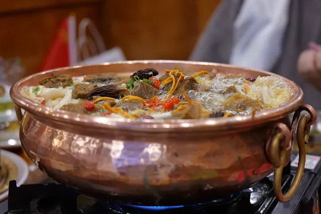 อาหาร สี่ดรุณี