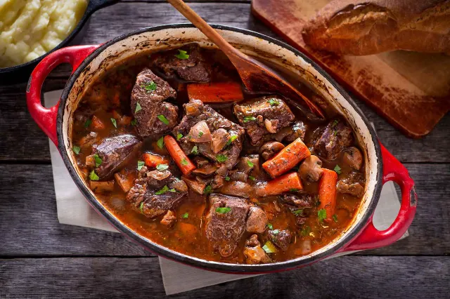 프랑스 음식 뵈프 부르기뇽