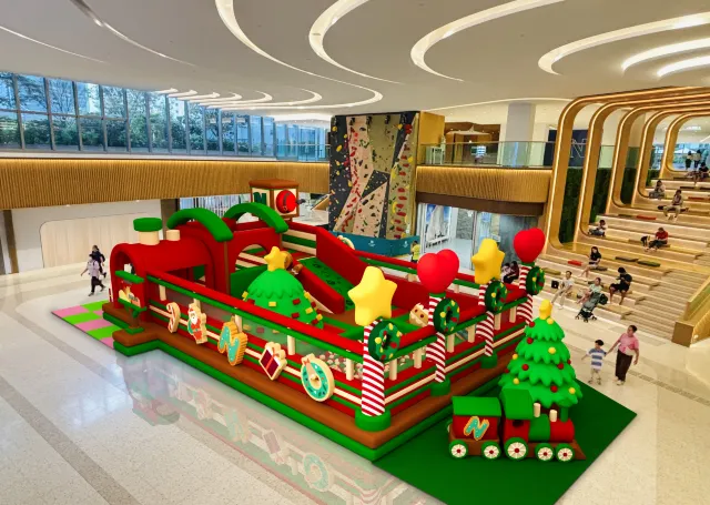 朗壹廣場 「彈彈跳聖誕列車」吹氣樂園