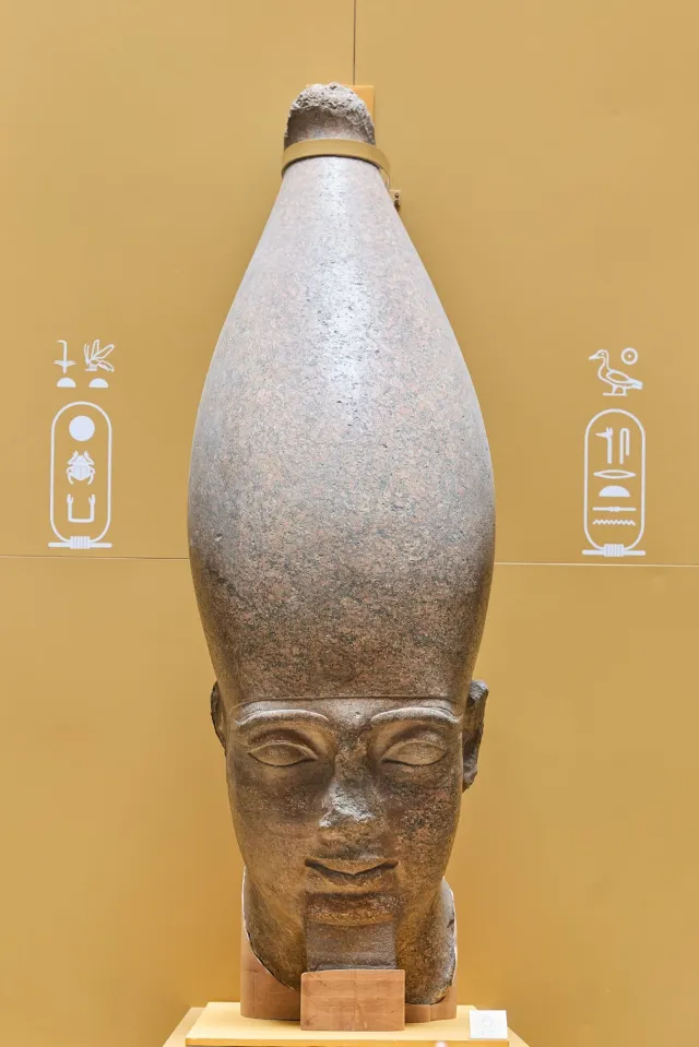 辛努塞爾特一世巨像頭部