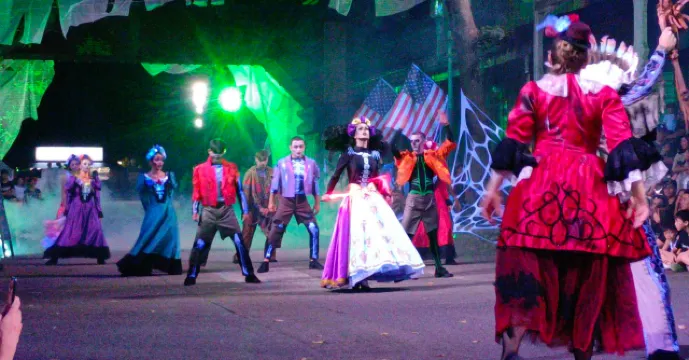 夜間表演《禁忌獻祭》