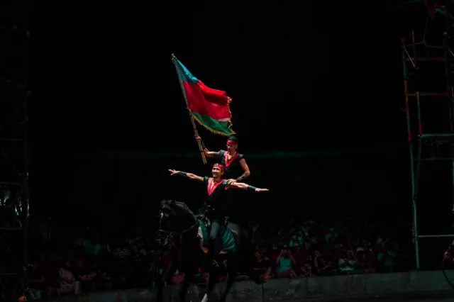 美洲瘋馬大馬戲團