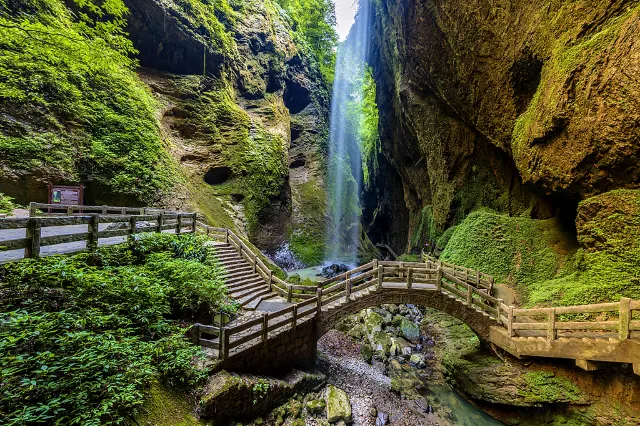 мост в Геопарк Улун (Wulong Karst Geological Park)