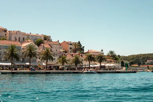 Der Marktplatz von Hvar, Kroatien