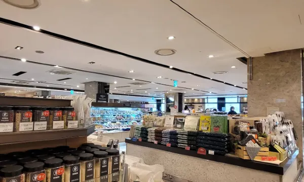 現代百貨新村店
