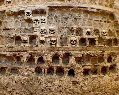 Челе-Кула (Башня Черепов)